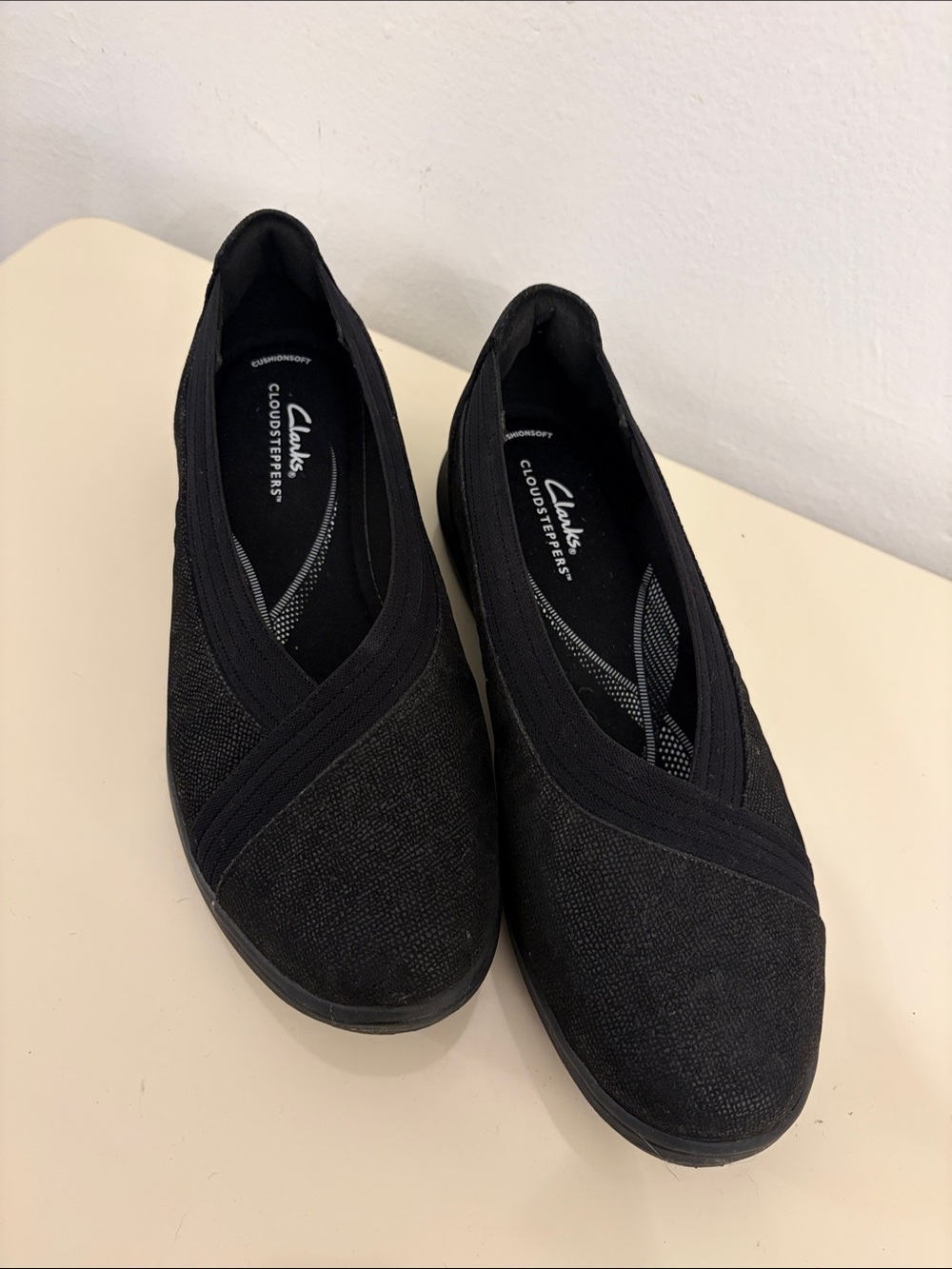 Clarks Black Elastic Crossover Slip-On Flats